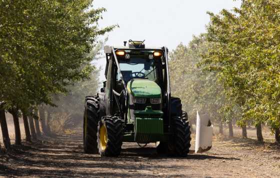 Tecnovino- John Deere maquinaria autónoma , tractor autónomo