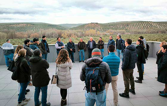 Tecnovino- proyecto agrimate: poda del viñedo y olivar con  inteligencia artificial, visita